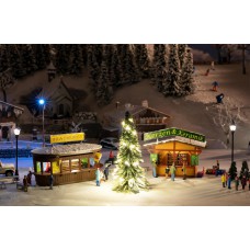 134002 - 2 Christmas market stalls & Illuminated Christmas tree