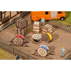 180617 - Transport boxes and large cable reels