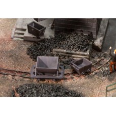 180916 - narrow gauge trucks and chicken trucks H0E 2 pieces